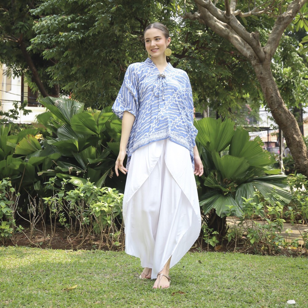 Comfortable Batik Top for Women - Hand Stamped - Image 3