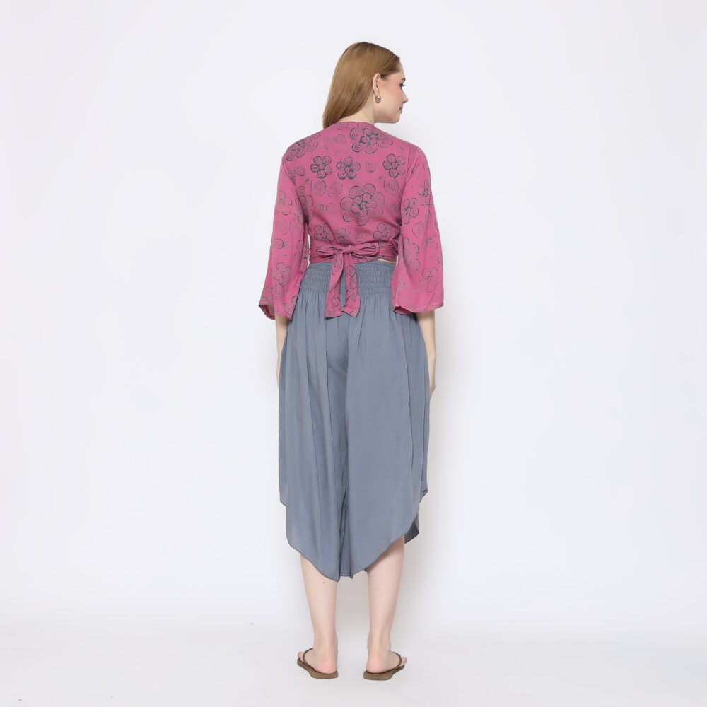 Short Pants With V Hem - Image 3